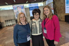 Niebieskie i Złote Książka Ikona Edukacja Logo (1600 x 1200 px) - 2